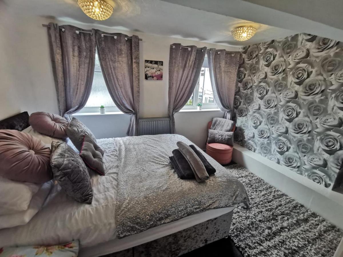 Stunning 2-Bed House In Macclesfield Cheshire Βίλα Εξωτερικό φωτογραφία